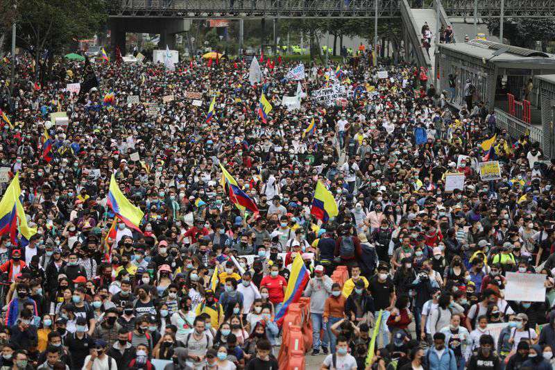 Kolombiya'da vergi zammı protestosu: 17 ölü, 711 yaralı